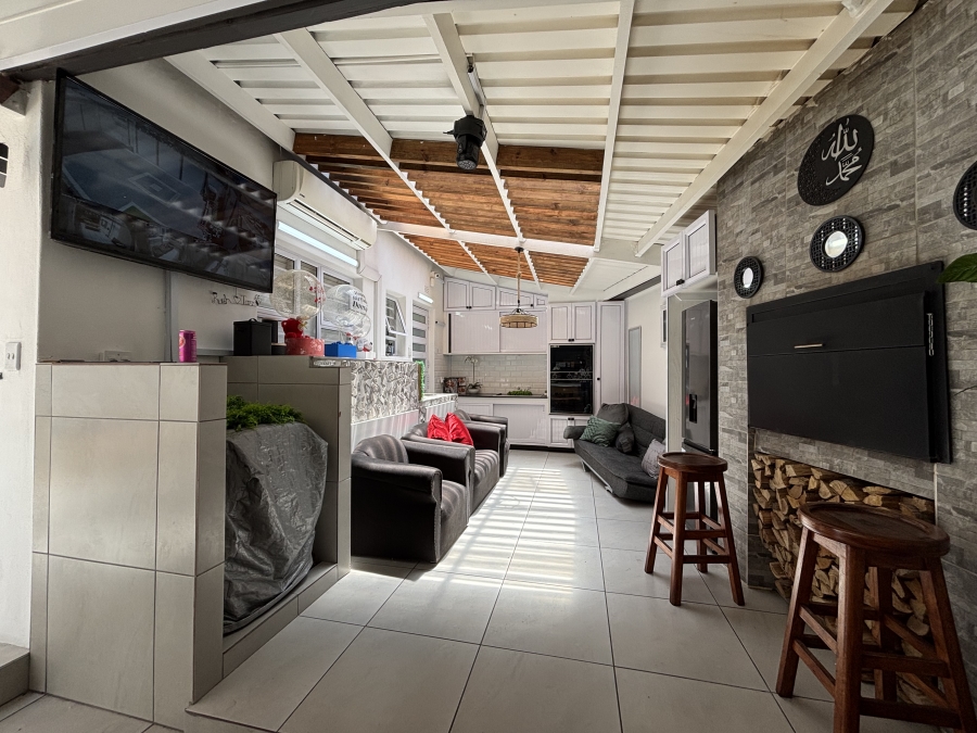 2 Bedroom Property for Sale in Strandfontein Western Cape